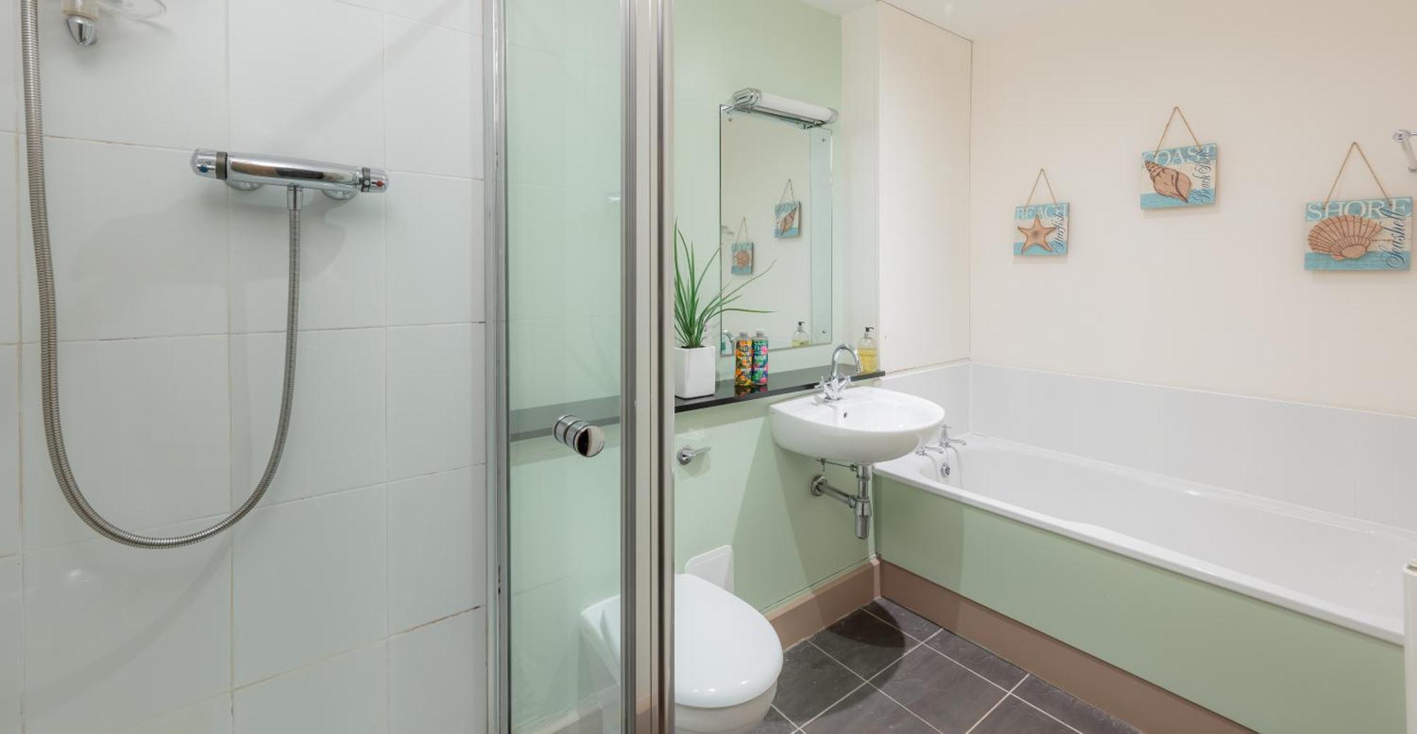 The Caledonian 3 Bedroom Self Catering Apartment In Historic Abbey Fort Augustus Extérieur photo