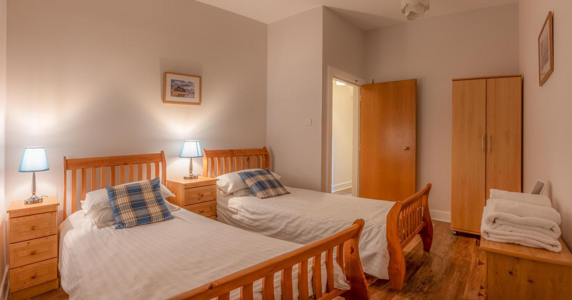 The Caledonian 3 Bedroom Self Catering Apartment In Historic Abbey Fort Augustus Extérieur photo