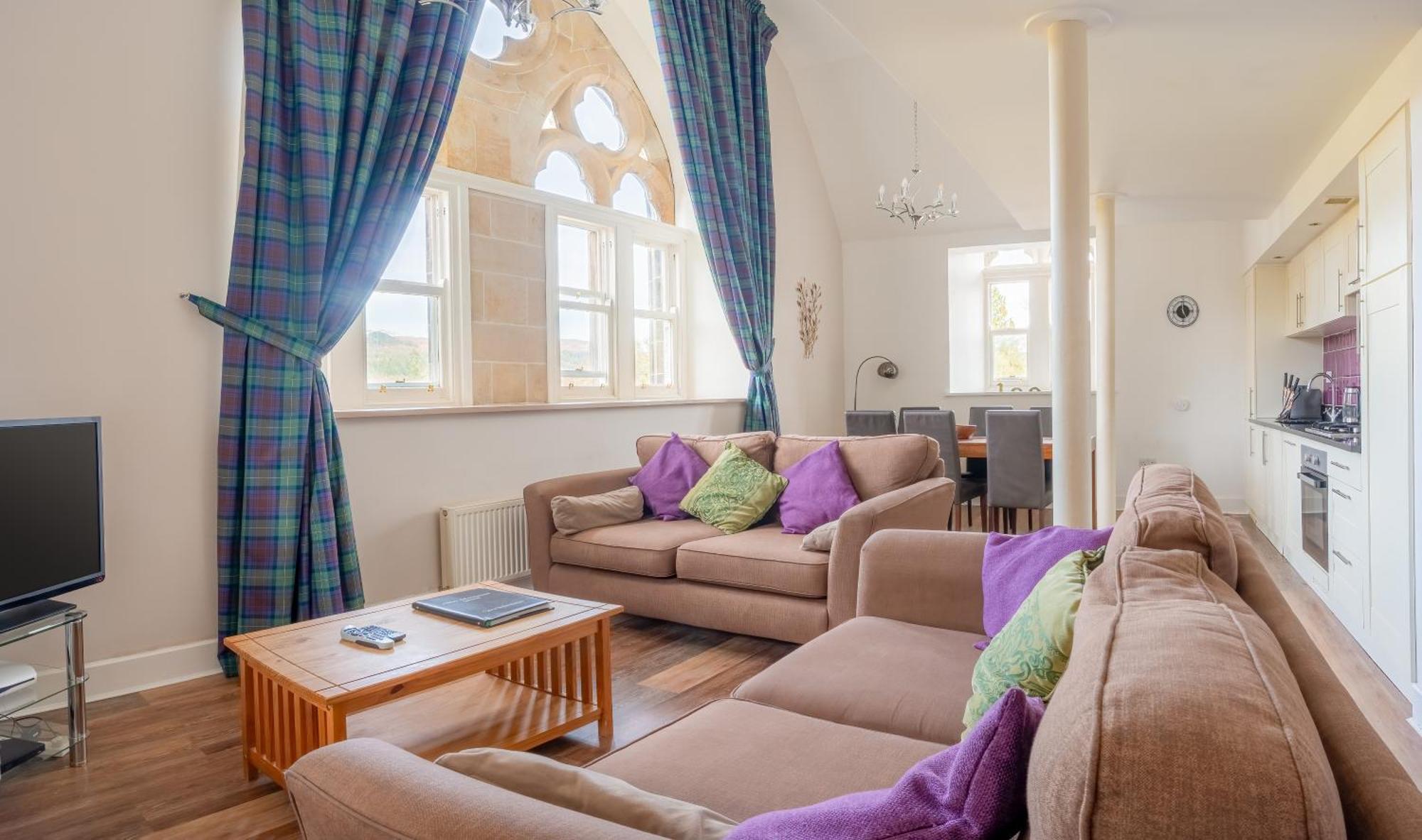 The Caledonian 3 Bedroom Self Catering Apartment In Historic Abbey Fort Augustus Extérieur photo